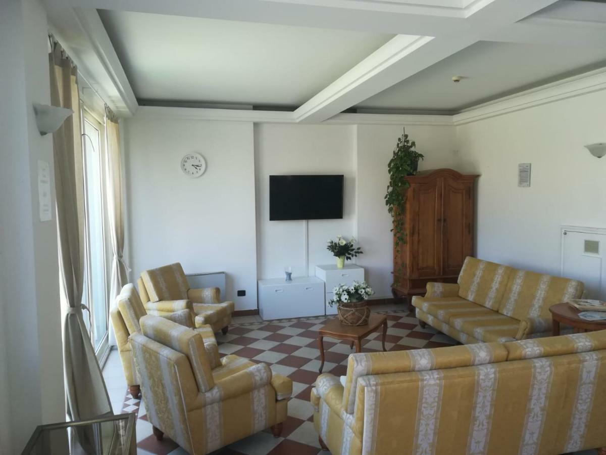 Residenza Villa Margherita Rimini Eksteriør billede